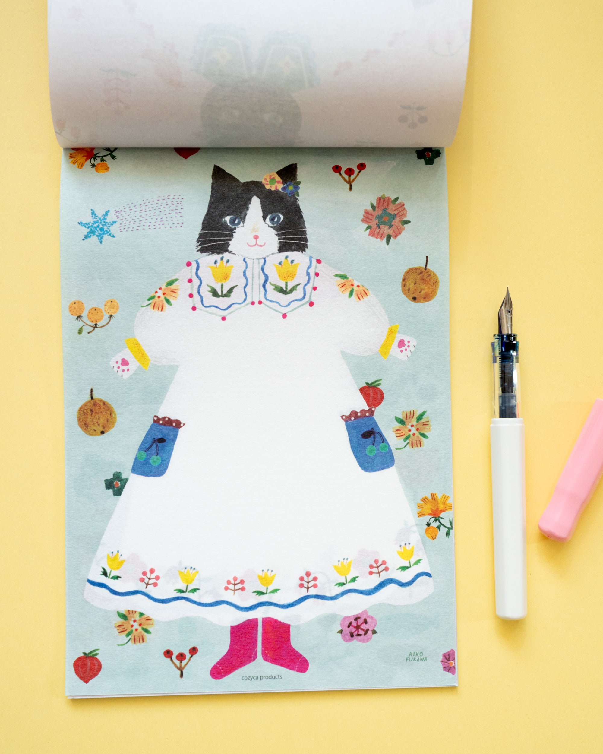 Bloc de Papier à Lettres Chats en Robe Aiko Fukawa